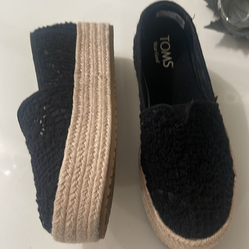 Toms Valencia Platform Espadrille black Crochet Lace size 6